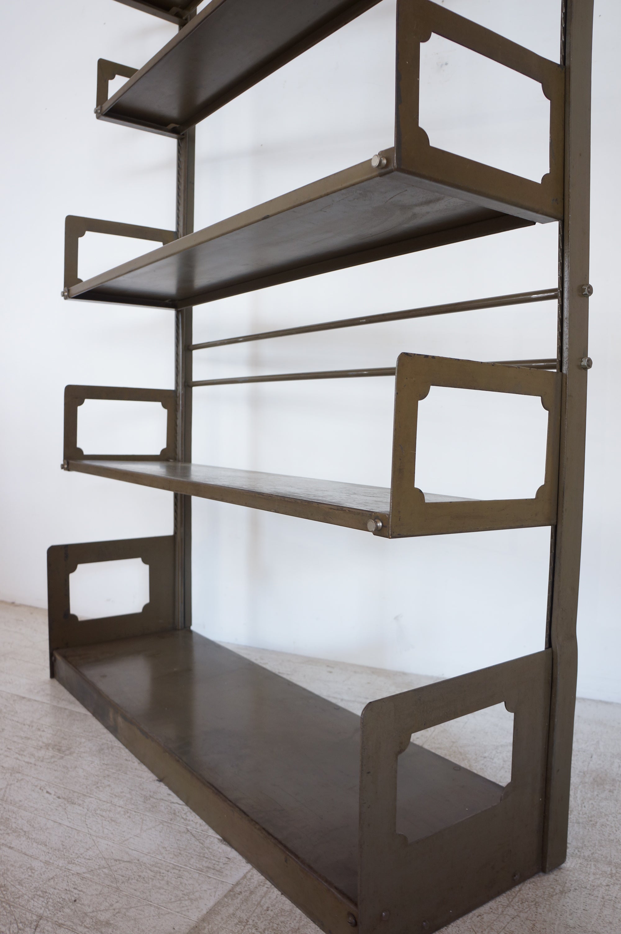 Metal Shelf / STRAFOR