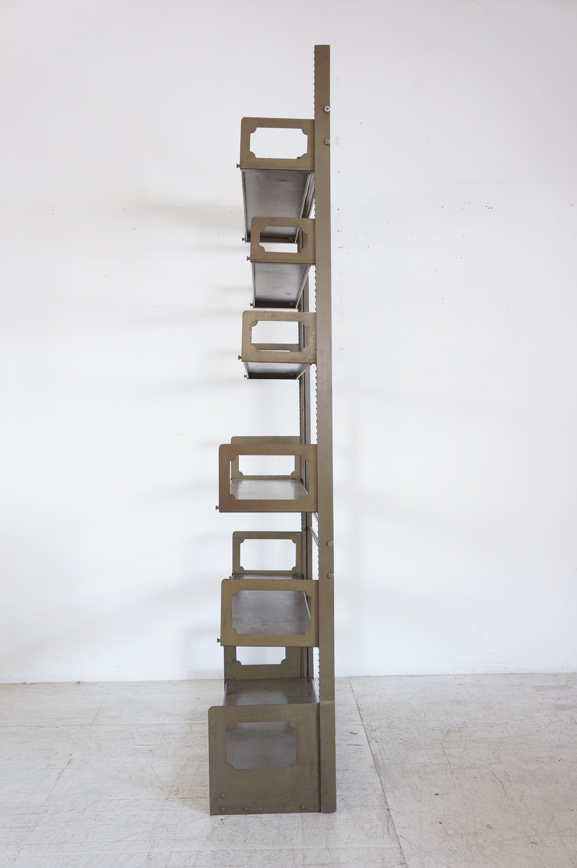 Metal Shelf / STRAFOR