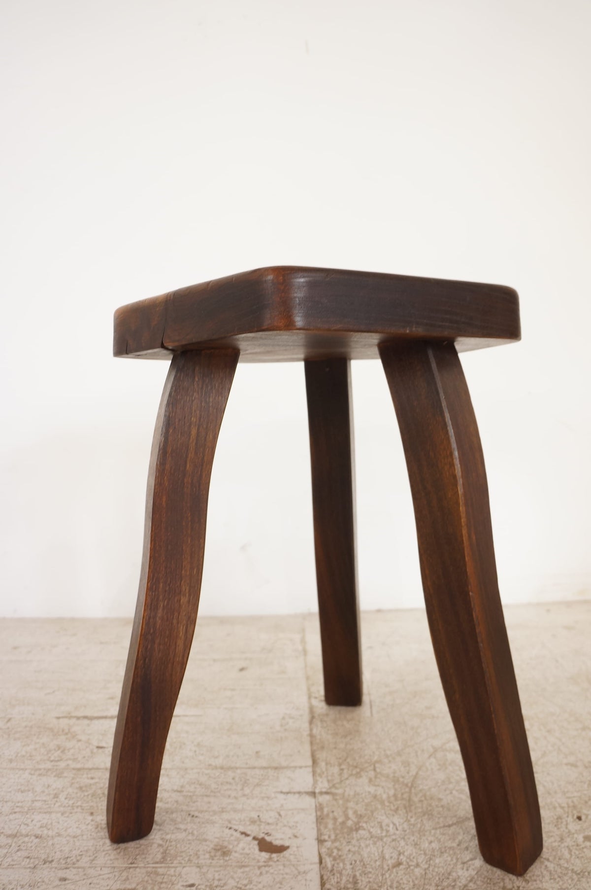 Tripod Stool / Aranjou