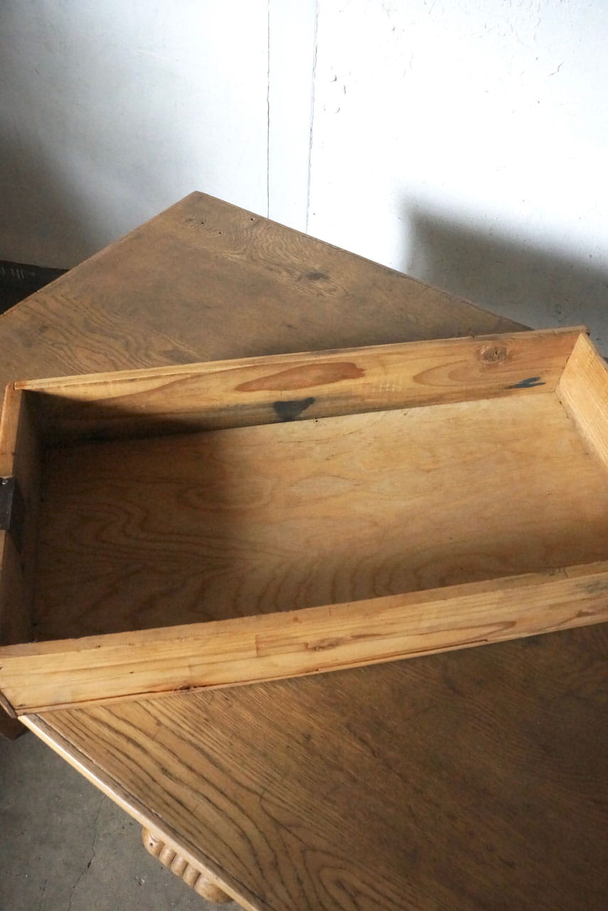 DESK