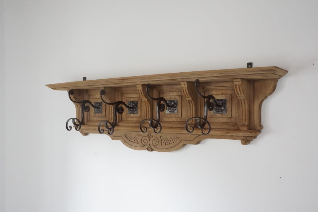 WALL RACK