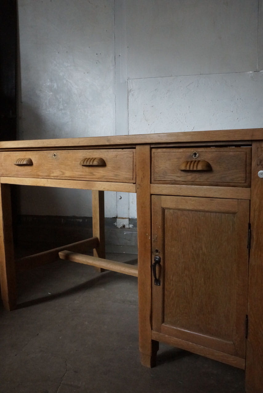 DESK