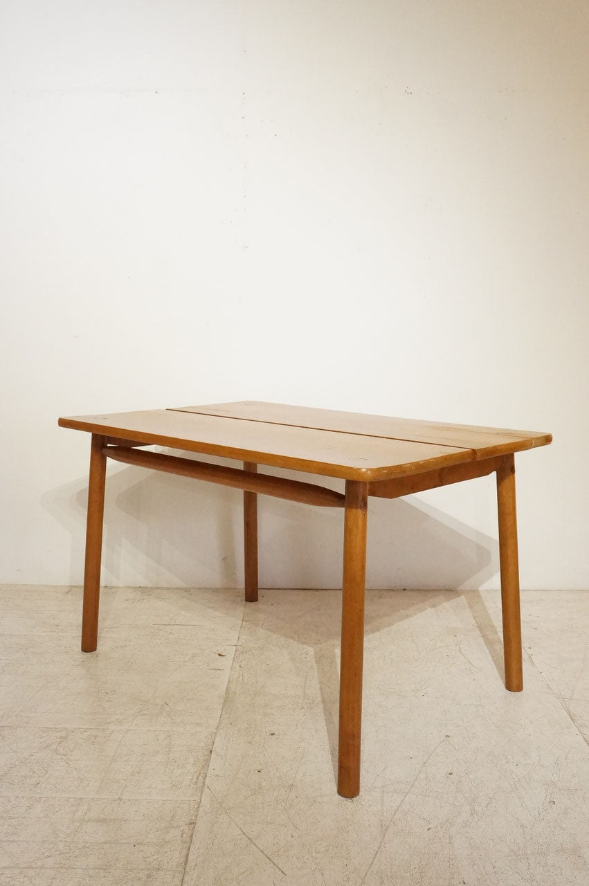 Grain de Cafe Dining Table / Pierre Gautier-Delay